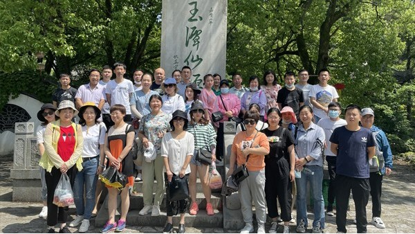 建設一個花園式、美美的降解塑料袋生產廠家！